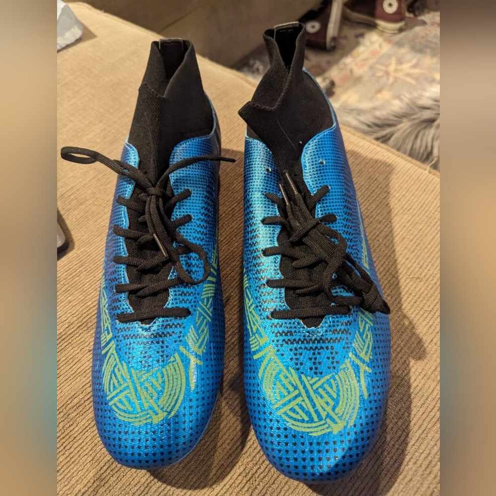 Men's soccer cleats size 11